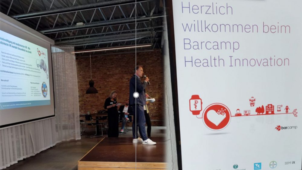 Eingang eines Veranstaltungsortes mit Willkommensschild